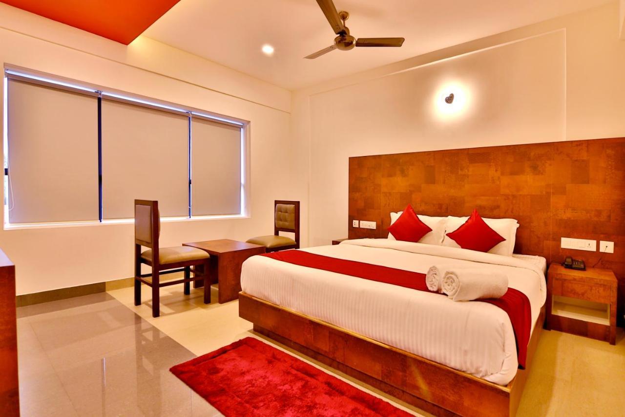 Hotel Wilton สุลต่านบาเทรี ภายนอก รูปภาพ