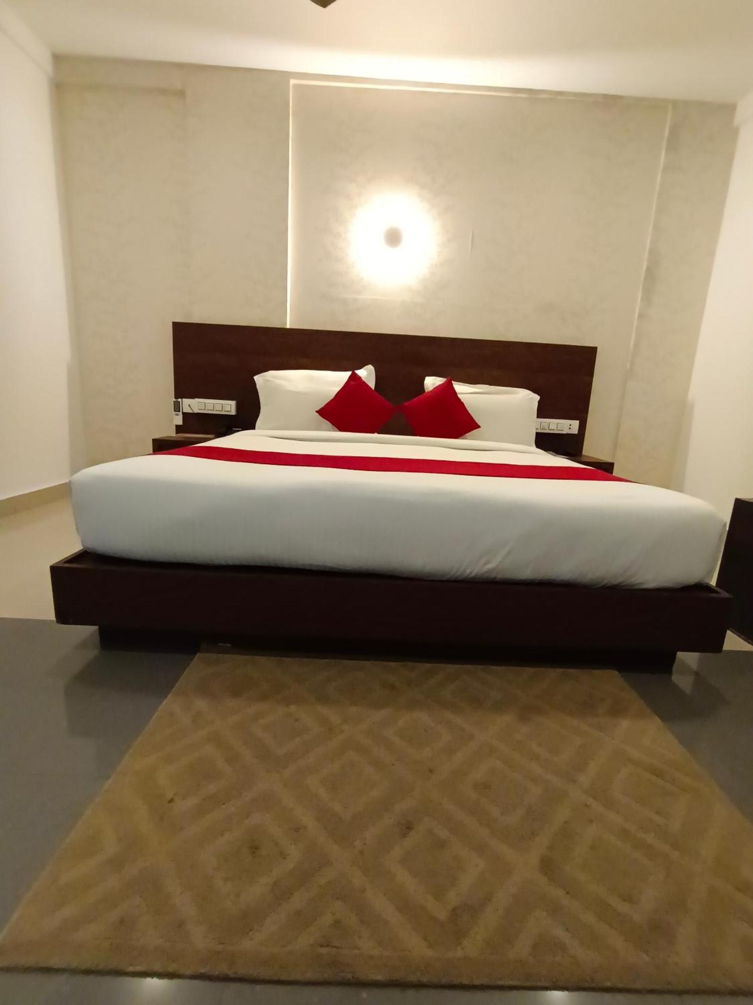 Hotel Wilton สุลต่านบาเทรี ภายนอก รูปภาพ