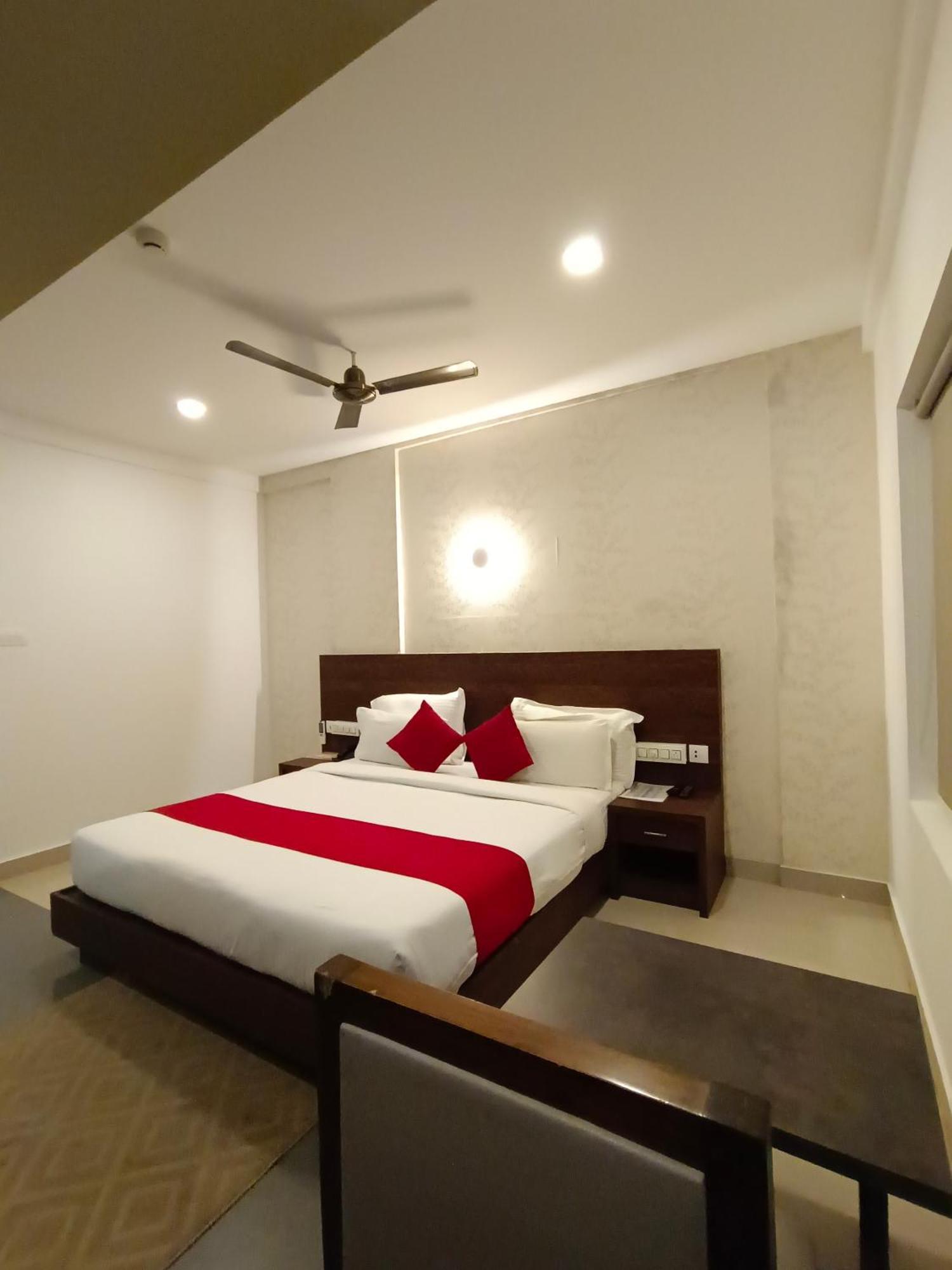 Hotel Wilton สุลต่านบาเทรี ภายนอก รูปภาพ