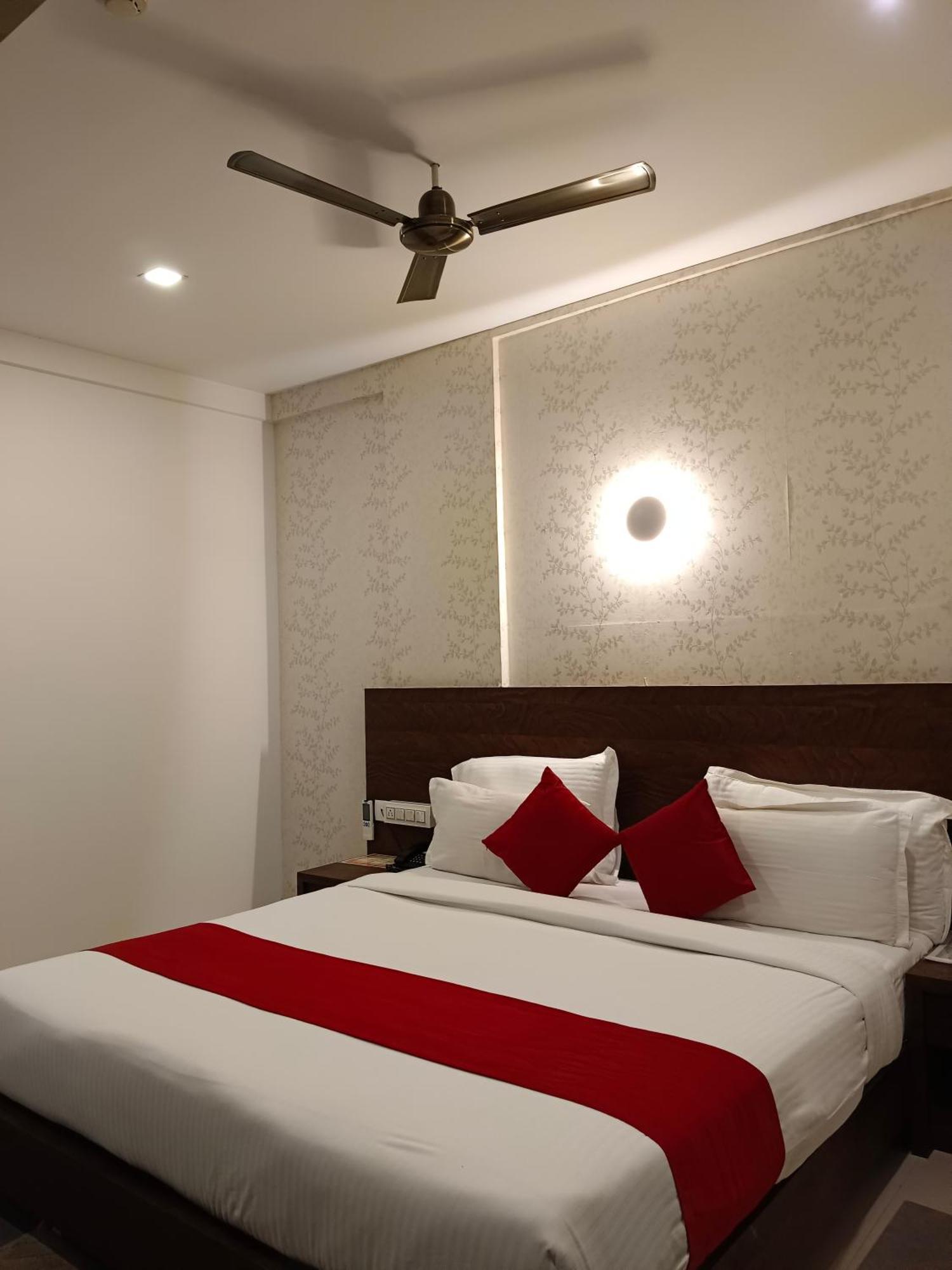 Hotel Wilton สุลต่านบาเทรี ภายนอก รูปภาพ