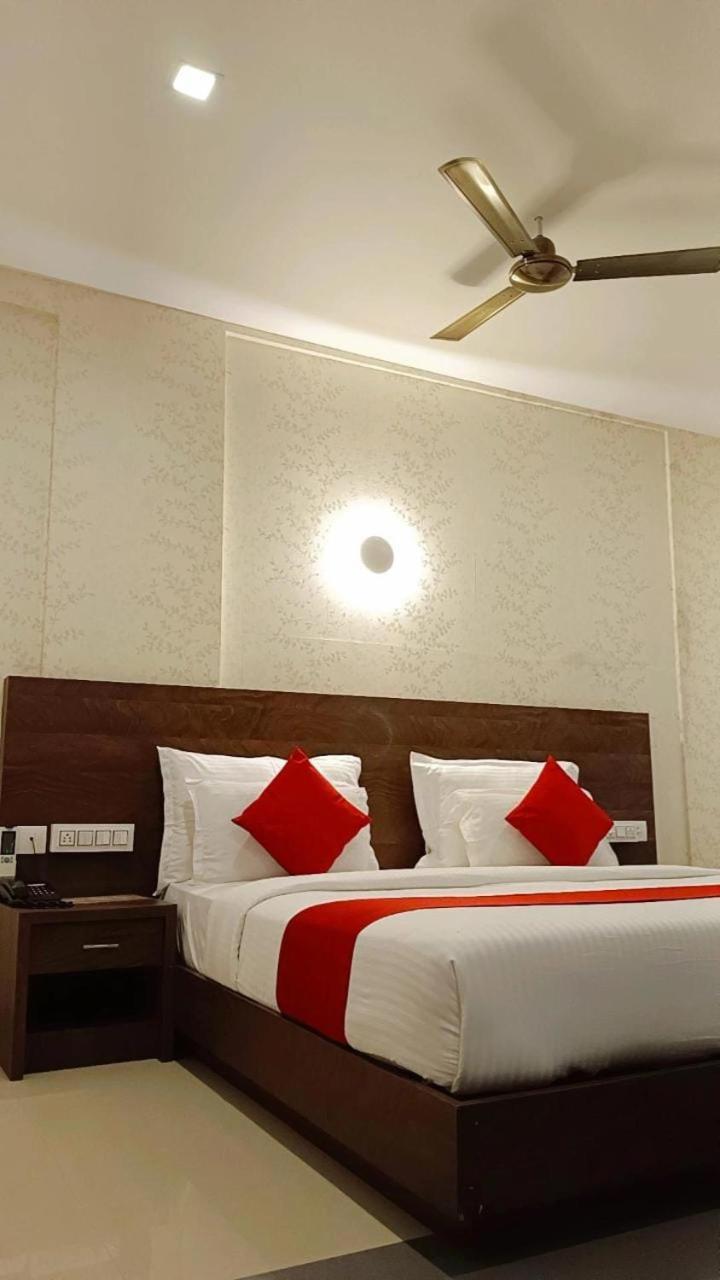 Hotel Wilton สุลต่านบาเทรี ภายนอก รูปภาพ