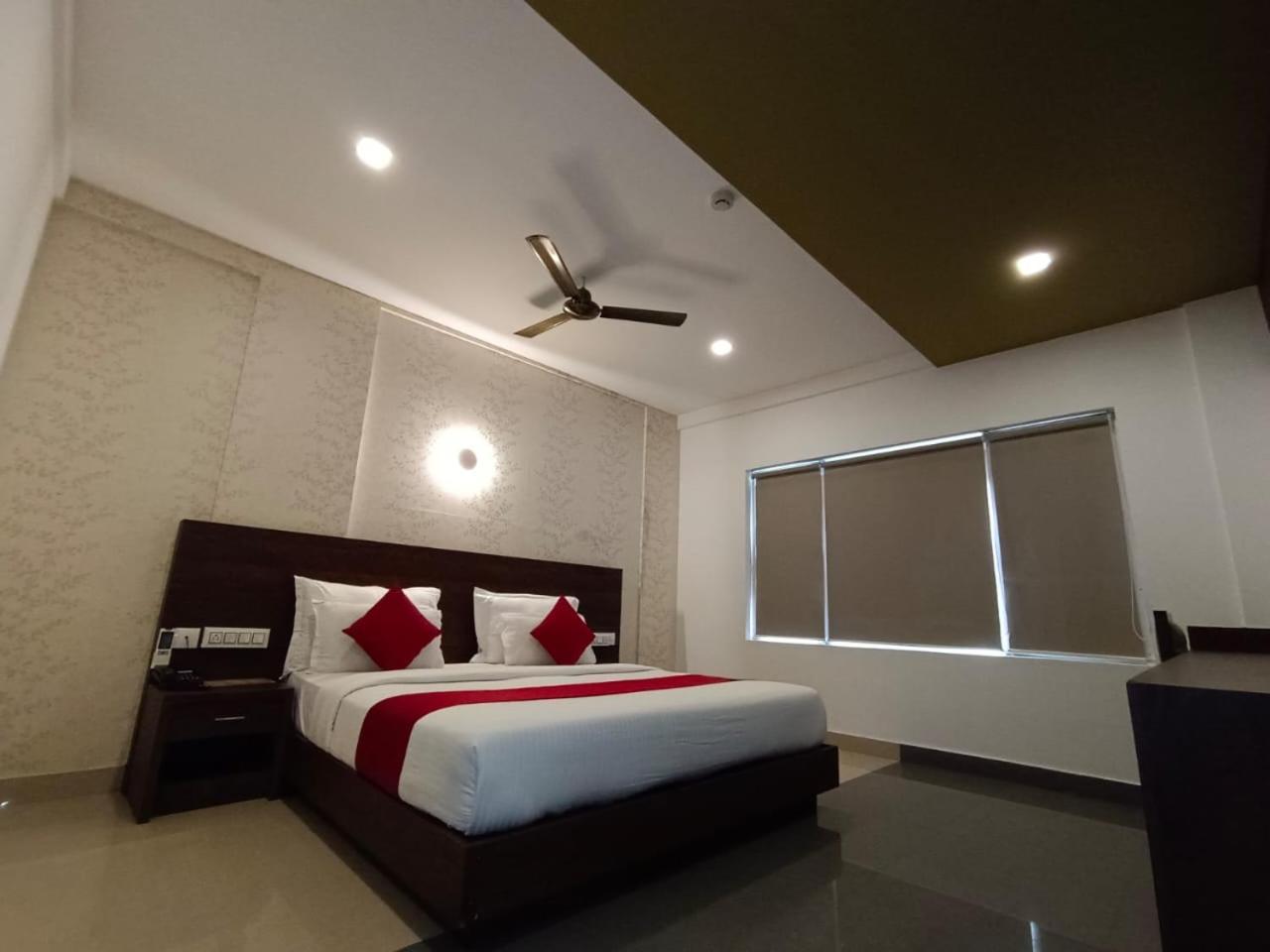 Hotel Wilton สุลต่านบาเทรี ภายนอก รูปภาพ