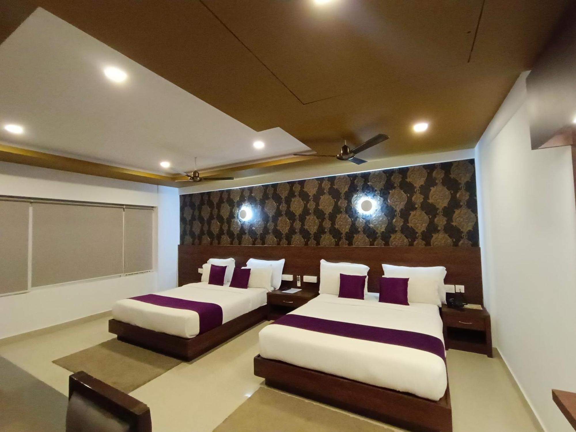 Hotel Wilton สุลต่านบาเทรี ภายนอก รูปภาพ