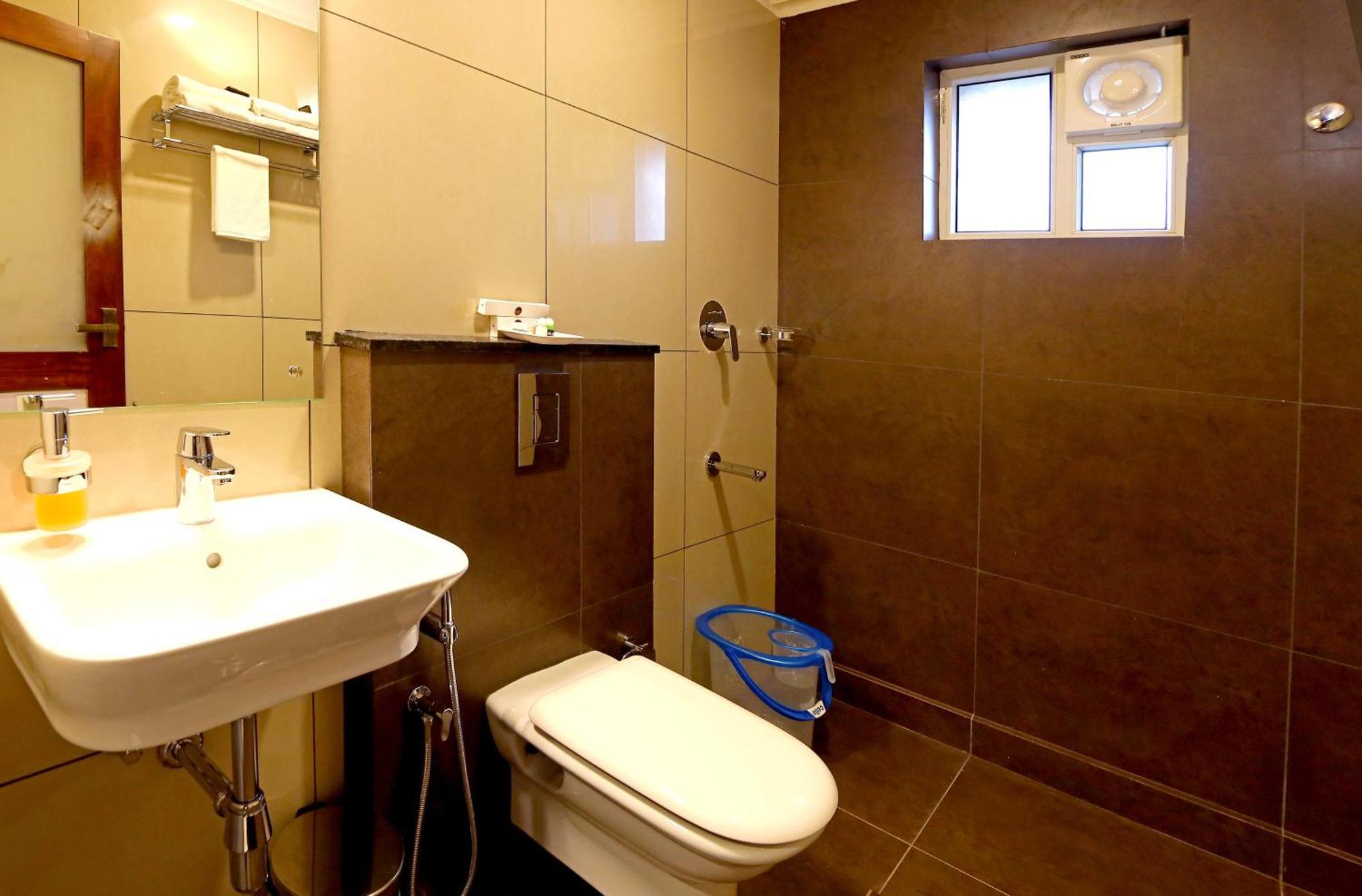 Hotel Wilton สุลต่านบาเทรี ภายนอก รูปภาพ