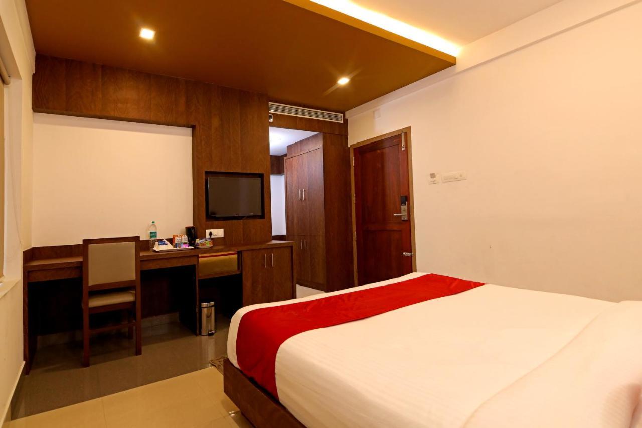Hotel Wilton สุลต่านบาเทรี ภายนอก รูปภาพ
