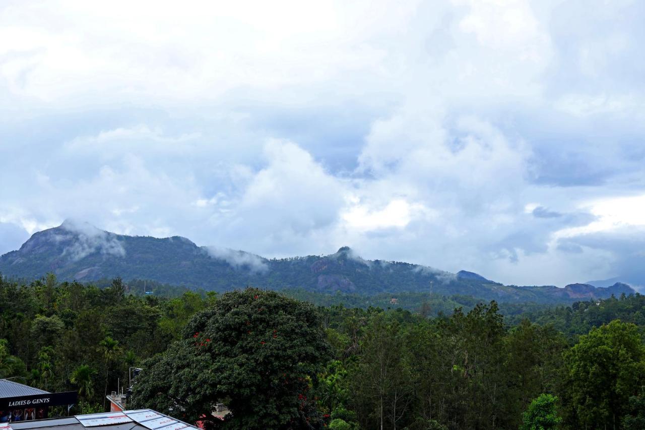 Hotel Wilton สุลต่านบาเทรี ภายนอก รูปภาพ