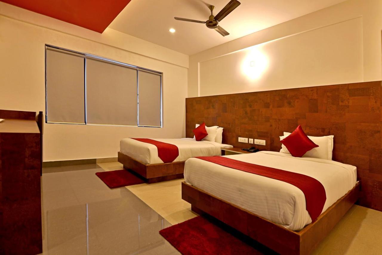 Hotel Wilton สุลต่านบาเทรี ภายนอก รูปภาพ