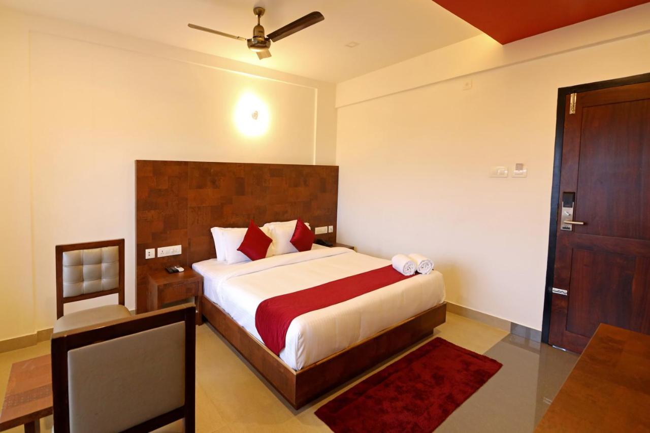 Hotel Wilton สุลต่านบาเทรี ภายนอก รูปภาพ