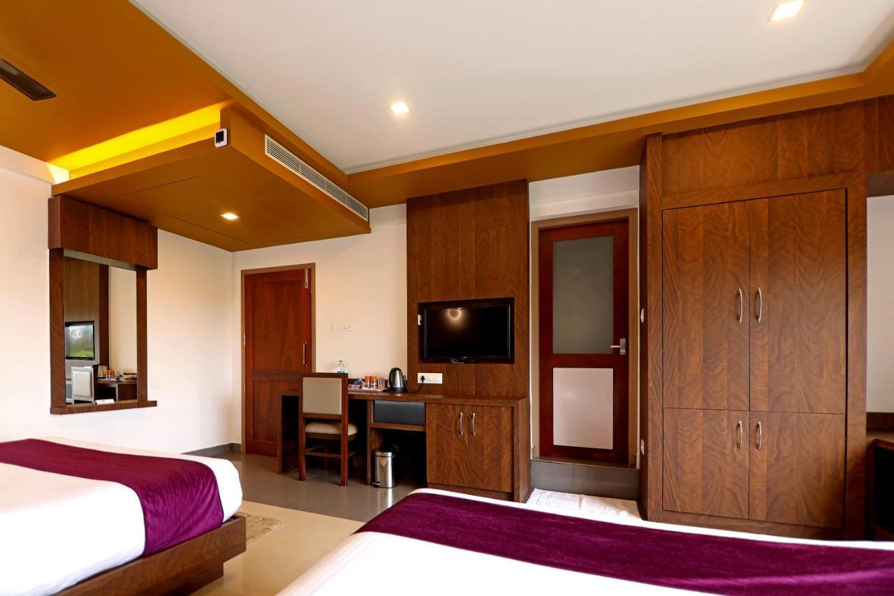 Hotel Wilton สุลต่านบาเทรี ภายนอก รูปภาพ