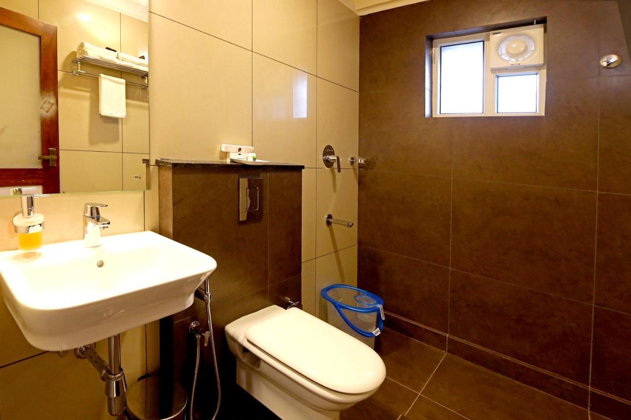 Hotel Wilton สุลต่านบาเทรี ภายนอก รูปภาพ