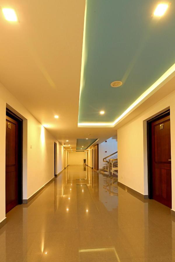 Hotel Wilton สุลต่านบาเทรี ภายนอก รูปภาพ